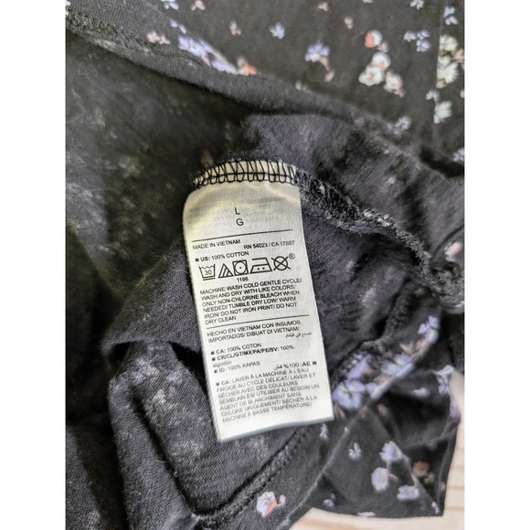 Old Navy Size Large Womens Black Blue Floral Print Short Sleeve Cotton Top - Picture 7 of 8